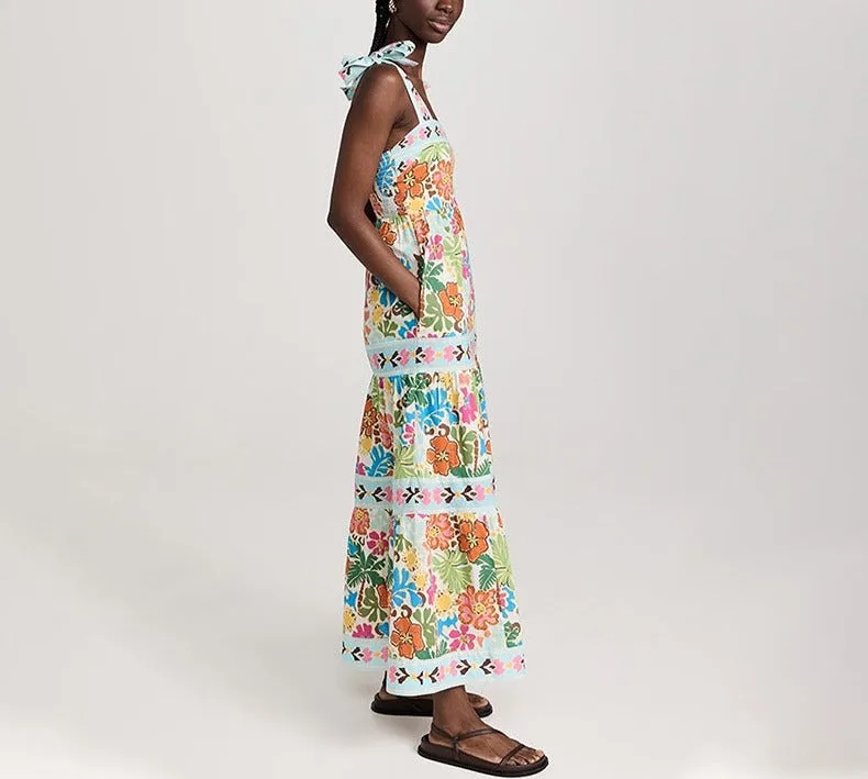 Sleeveless and collarless camisole dress