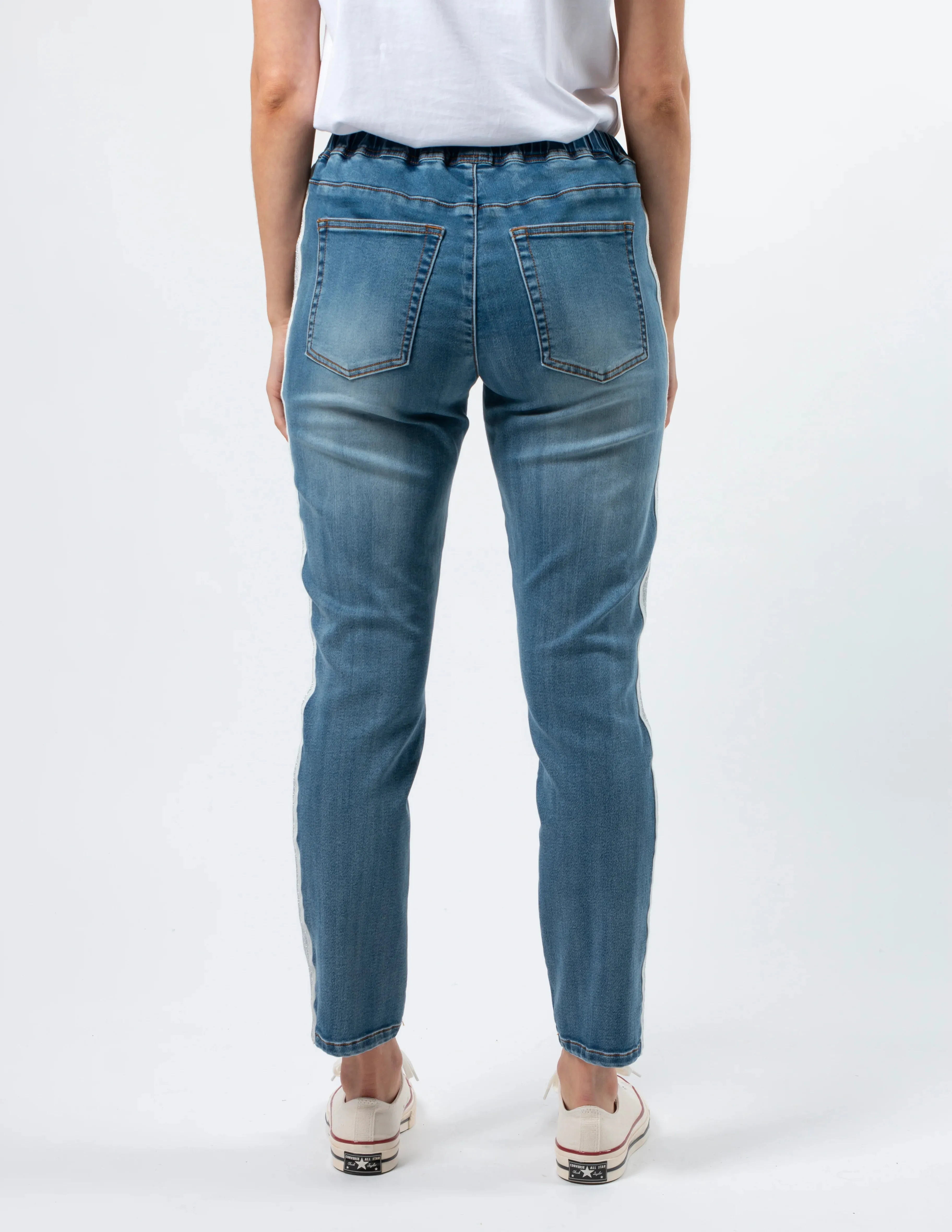 Stella Gemma Tavi Jean